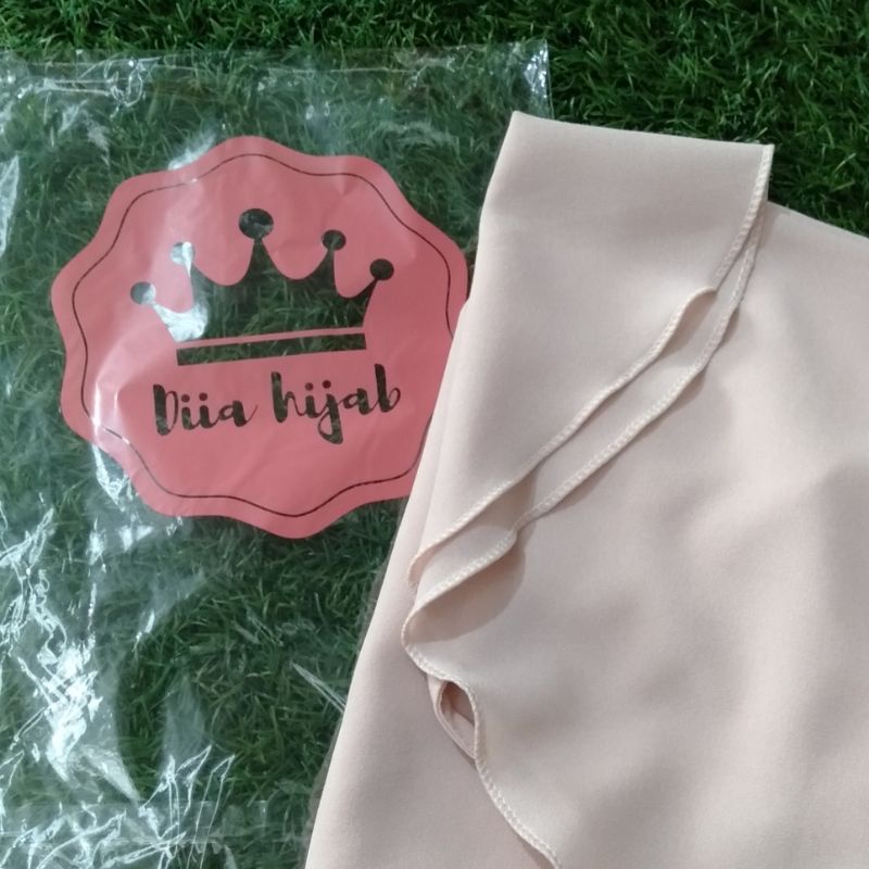 Jilbab Instan Hijab Bergo L Maryam Diamond Cantik Tali Belakang-Cream
