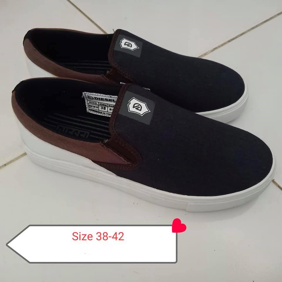 sepatu slope Diesel biru