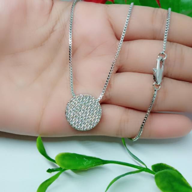 Kalung dan liontin bulat lapis emas