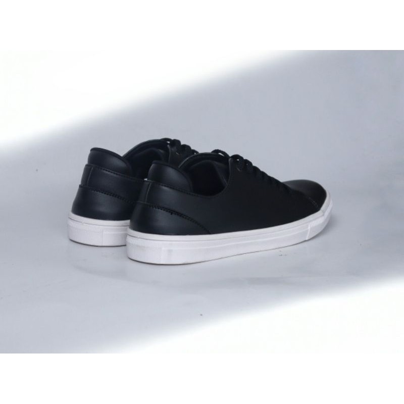 TROY |WOLF x HEROES| Sepatu Full Putih Hitam Casual Sneakers Polos Kasual Trendy