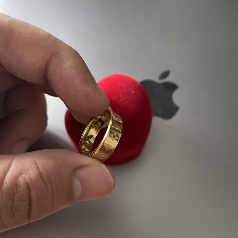 ((EXCLUSIVE)) CINCIN L*V WITH BOX / L*V RING WITH BOX / CINCIN TITANIUM L*V / KADO CINCIN