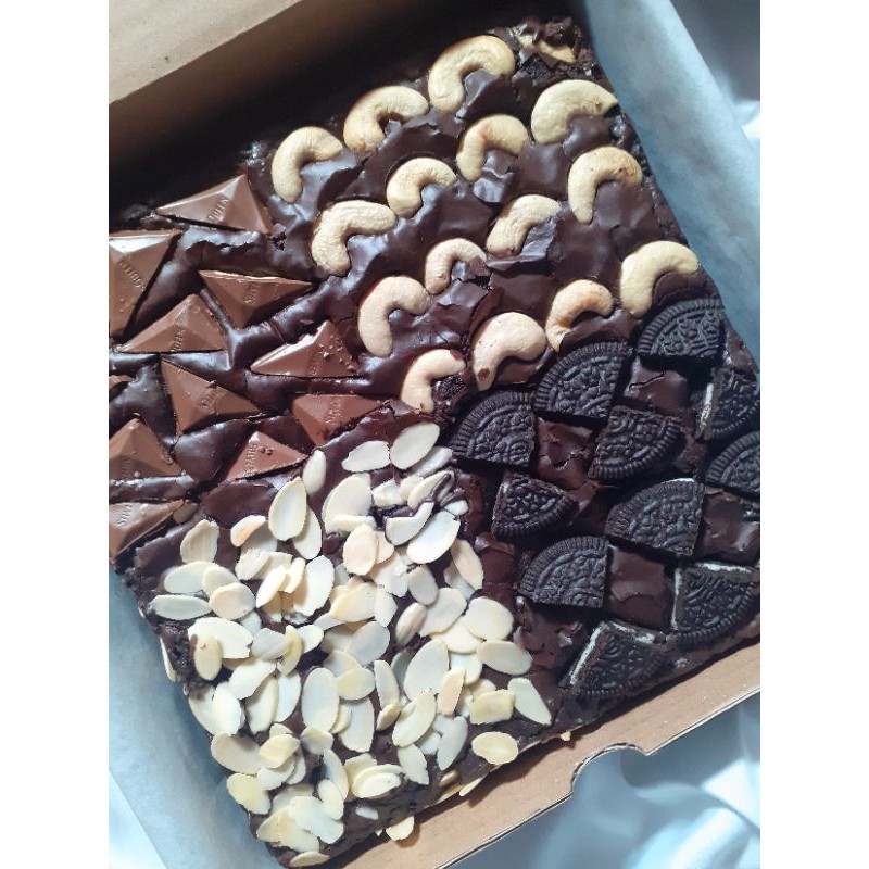 

Big Box Fudgy Brownies Oreo