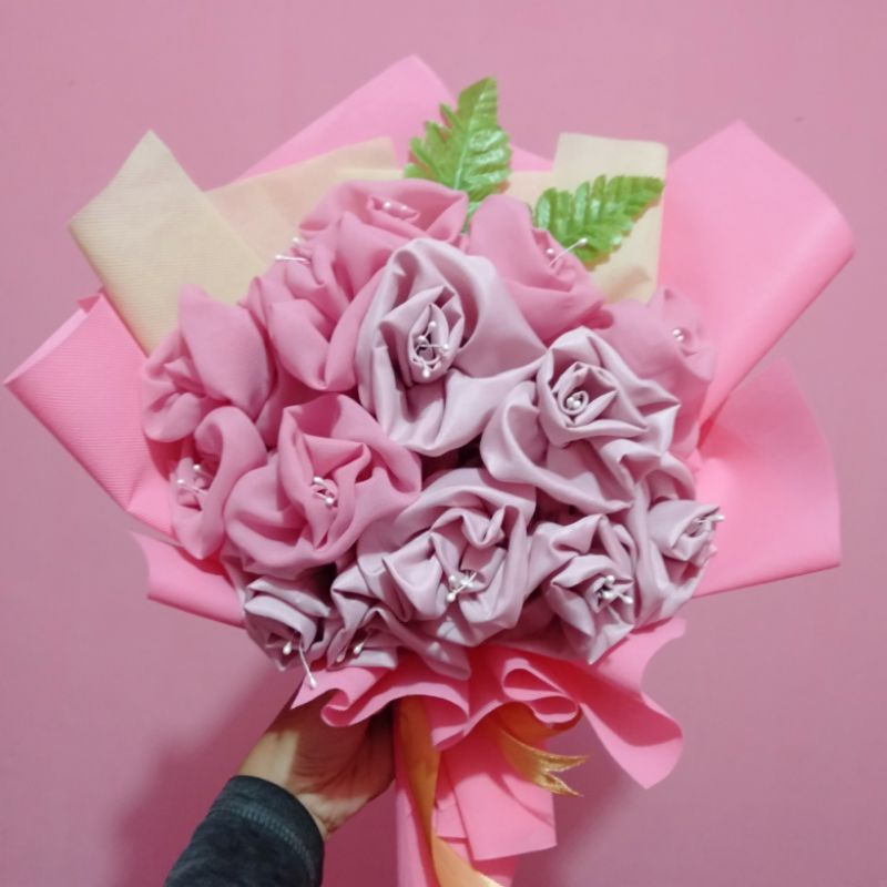 

buket Kerudung, bucket hijab segiempat 2pcs. buket lamaran, buket wisuda, hadiah