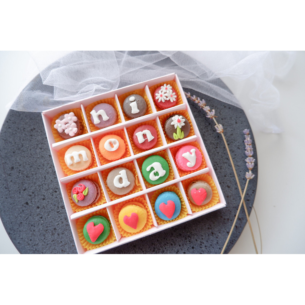 

BABY MACARON GIFT ISI 16