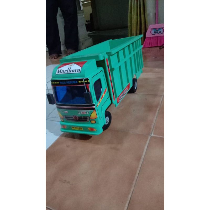 TRUK OLENG FUSO WARNA HIJAU PUJA KESUMA, BAHAN KAYU BERKUALITAS