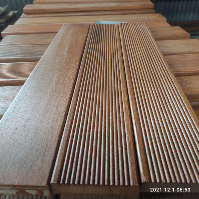 Tutup Chamber Kolam Koi Decking Kayu Bengkirai Finishing Natural