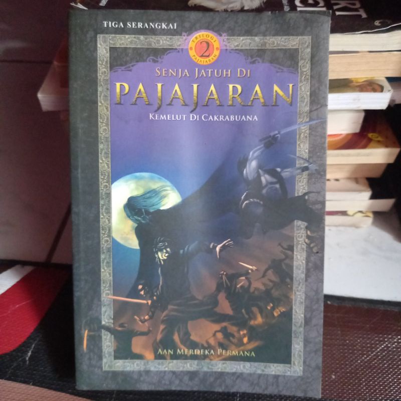 buku senja jatuh di pajajaran