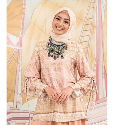 Sacha Blouse Wearing Klamby XXL