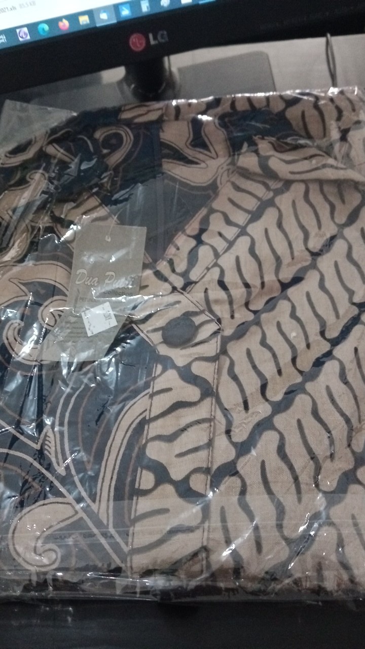 Batik Wanita Atasan Lengan 7/8 Dan Pendek Model Kombinasi Warna Coklat Dasar Navi By Batik Ruci