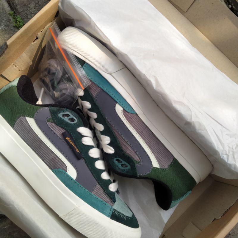 Sepatu Seji x Nevertoolavish Lucidream Size 39