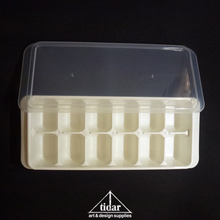 

Palette / Palet Plastik Cat Air 12 Lubang + Tutup / Cetakan Es Batu