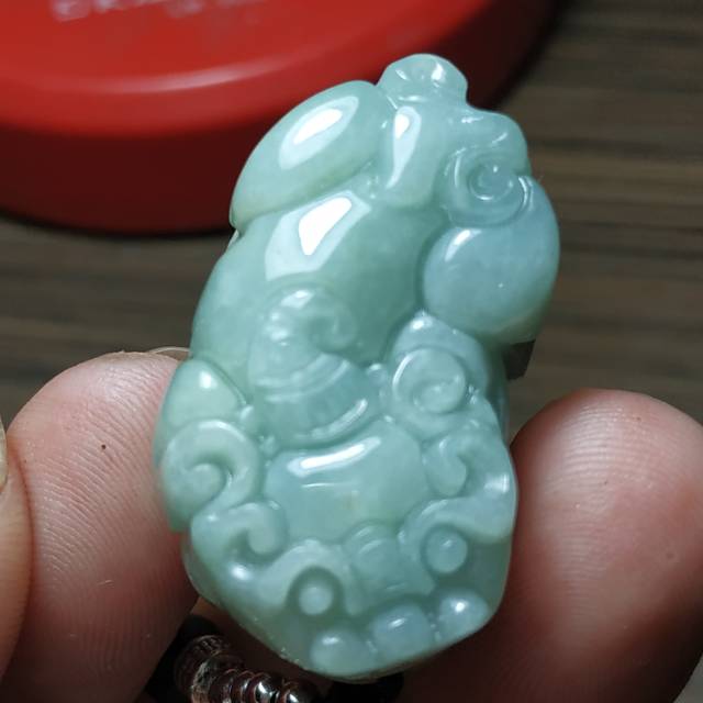 Liontin giok Birma pixiu