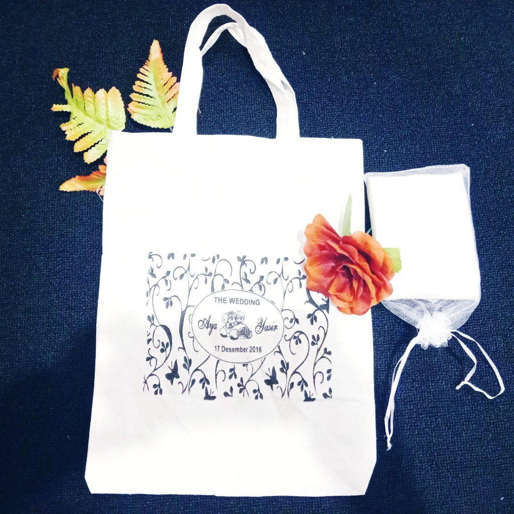 

Grosir Souvenir Termurah 150 Pcs Tas Blacu Kecil Free sablon Nama Pasangan Packing Tile Cantik