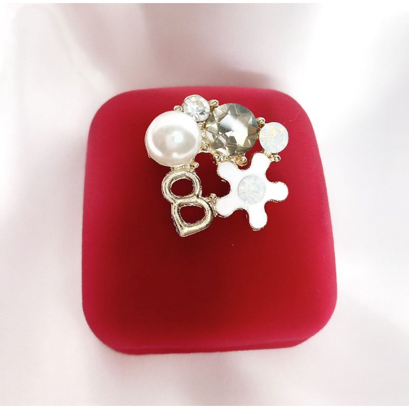 Bros B/bross signature branded import premium/brooch button/Bros hijab Athar shop scarve/Bros dada-Bunga B mt putih