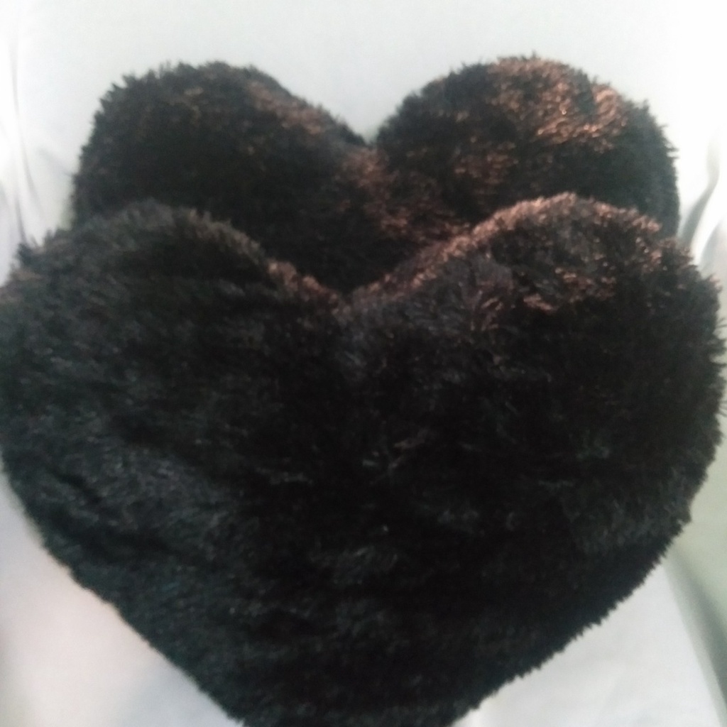 BANTAL LOVE BAHAN RASFUR, LEMBUT, HALUS MURAH RAPIH BAGUS, BISA COD