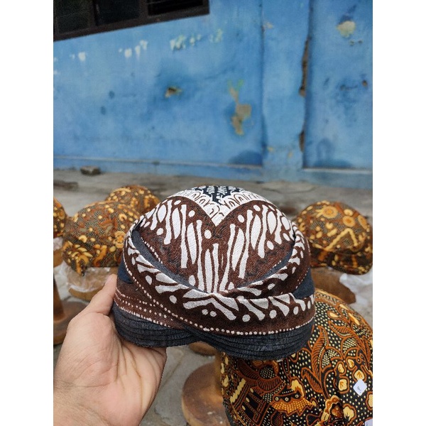 Blangkon solo motif modang putih