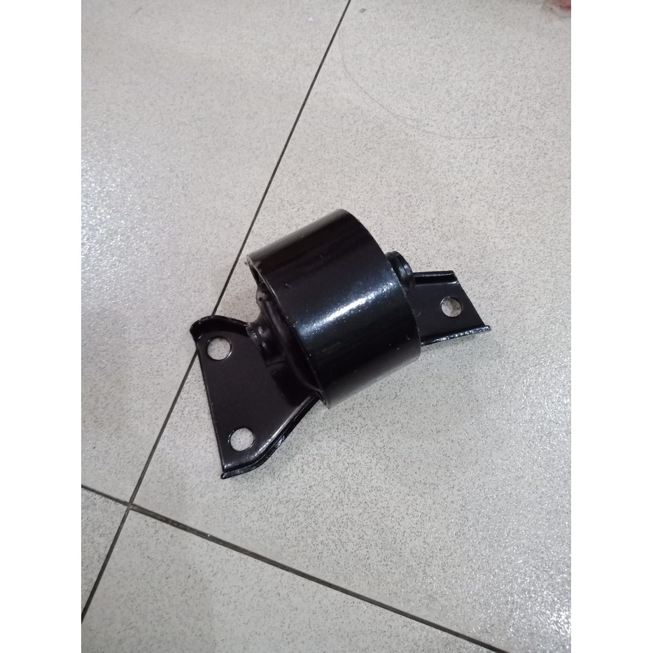 Dudukan mesin / engine mounting daihatsu charade classy kanan