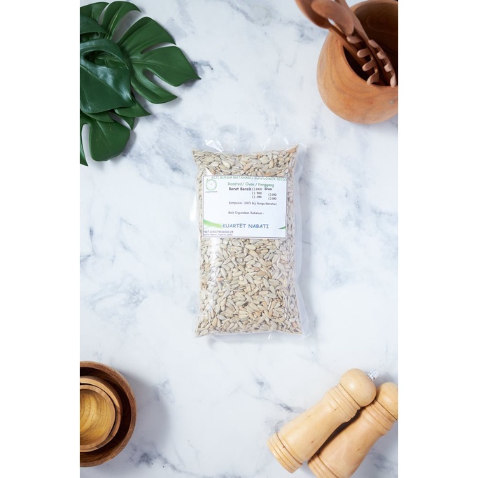 

1000gr Roasted Sunflower Seeds / Biji Bunga Matahari Kupas - Oven - Matang - Panggang - Varian Rasa Original/ Asin/ Aktivasi by Kuartet Nabati