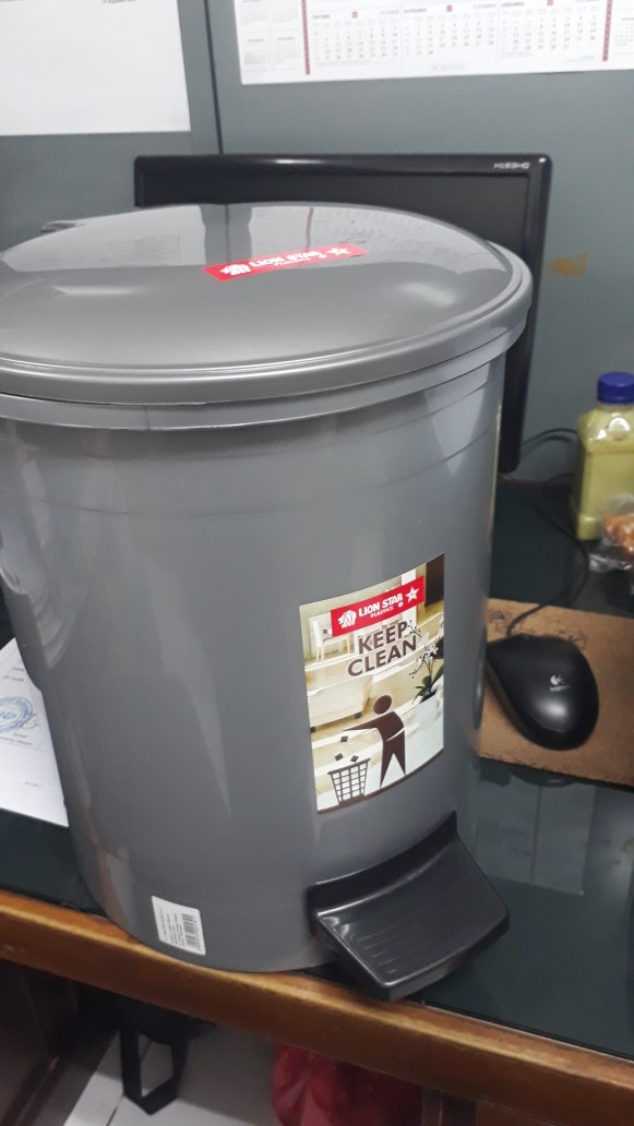 Lion Star C-11 Round Step On Dustbin 10 Litres (tempat Sampah Injak 10 Lt)