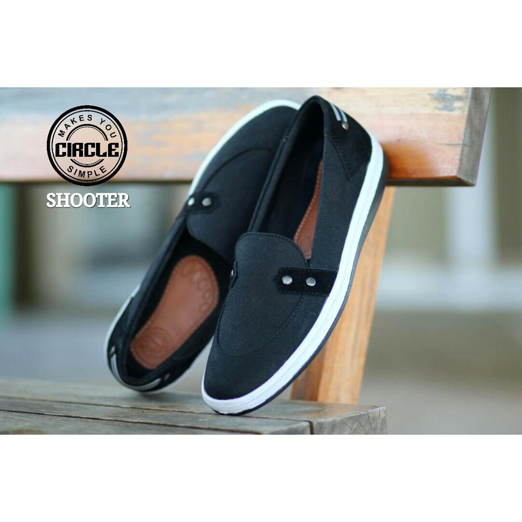 Slip On Circle Shooter Black Doff