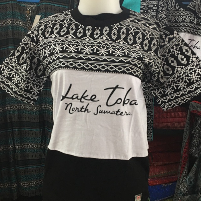 Kaos Etnik Batak Lake Toba motif atas