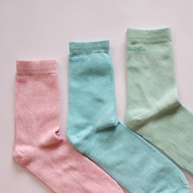 

Kauskaki panjang warna per lusin