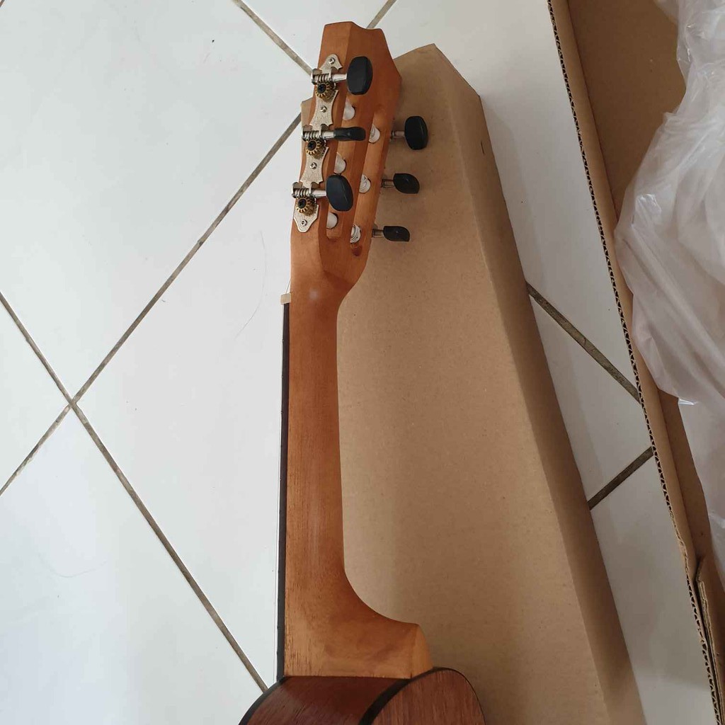 READY Gitarlele Grande Guitalele Original Natural dan Coklat Guitarlele Guitar Gitar Kecil Sedang