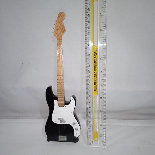 Miniatur Gitar Bass Elektrik Model Fender Bahan Kayu Free Dudukan/Stand Holder Tinggi Gitar 25 cm Warna Bisa Pilih