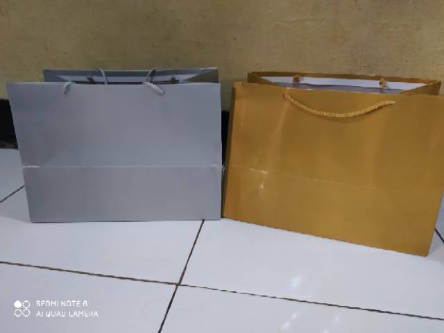 

Paper bag polio lanscape terlaris dan murah isi 12 pcs, gold & silver