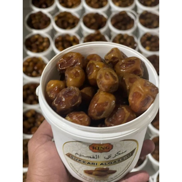 

Kurma sukari al-Qassim 850 gram kemasan ember King