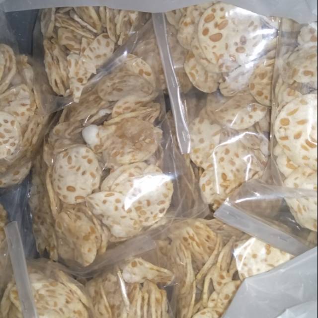 

Keripik tempe sagu,,renyah,,enak dan gurih ,,kemasan 500gr