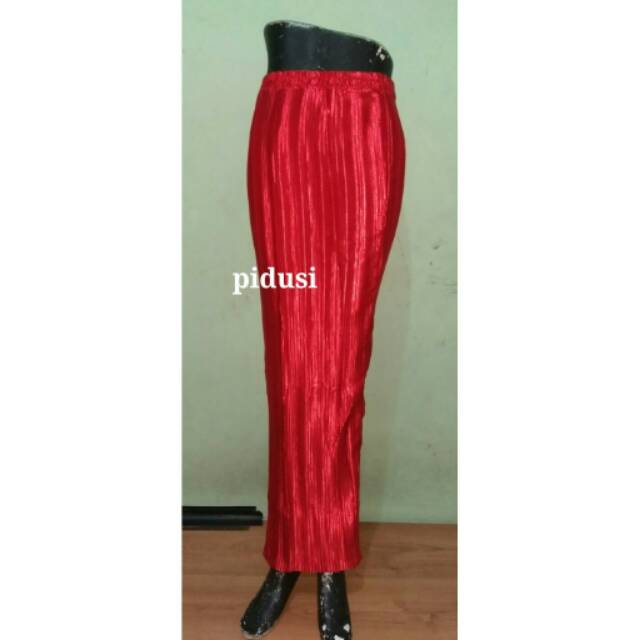 Rok plisket merah