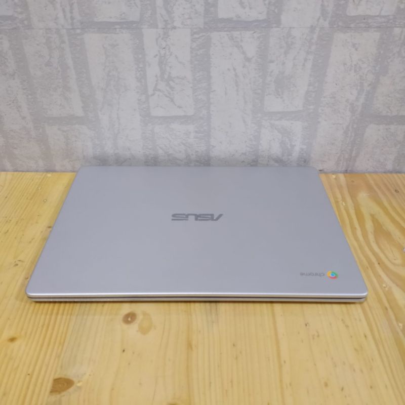 Laptop Asus Chromebook C423 Intel Celeron N3350 Os.Chrome 14inch Ram 4Gb UHD Graphic Slim Mulus Ringan