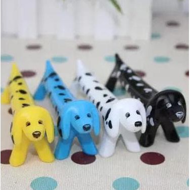 

PULPEN BERBENTUK ANJING DALMATIAN PANJANG