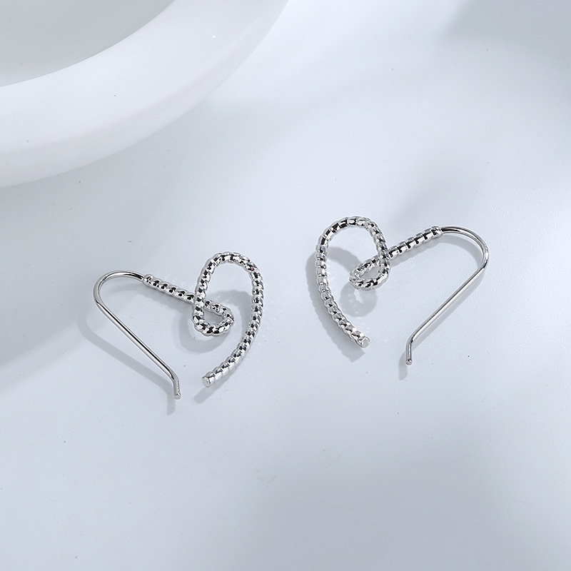 Anting Kait Bentuk Hati Model Hollow Out Twist Bahan S925 Silver Untuk Wanita