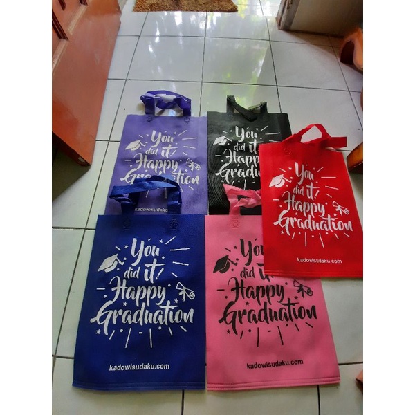 

tote kado / graduation / wisuda / gift / hadiah / pembungkus kado