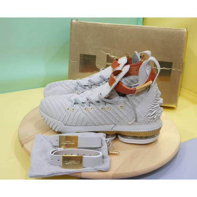 harlem fashion row lebron 16