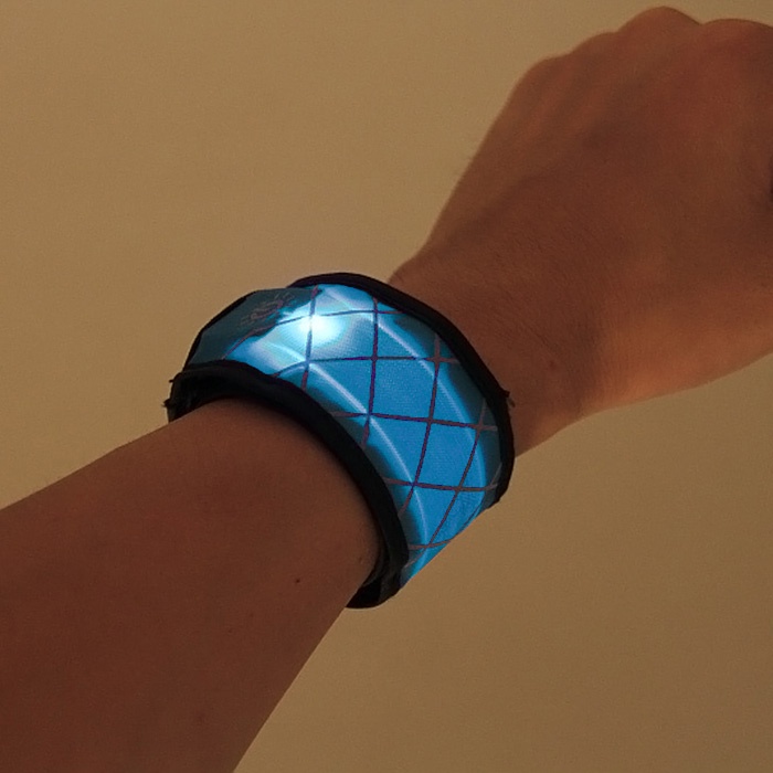 Mainan Gelang Slap Band Bahan Nilon Dengan Lampu LED Untuk Anak