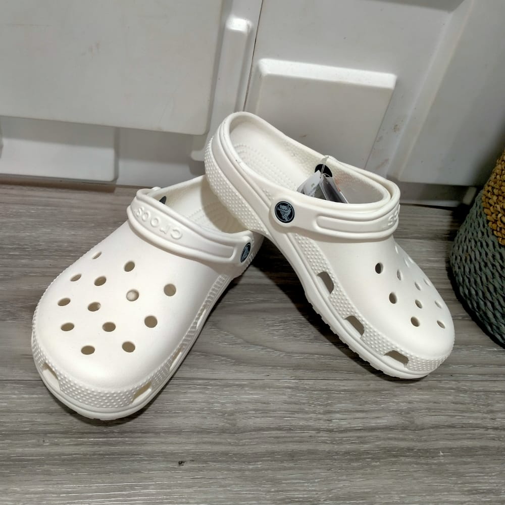 sandal crocs cowok