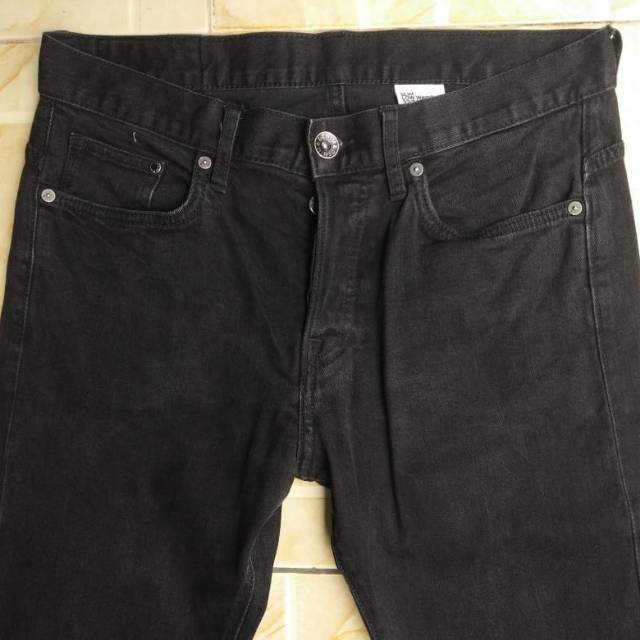  Celana  Denim  Jeans  Hitam DENIM  By H M  Size  32 Button Fly 