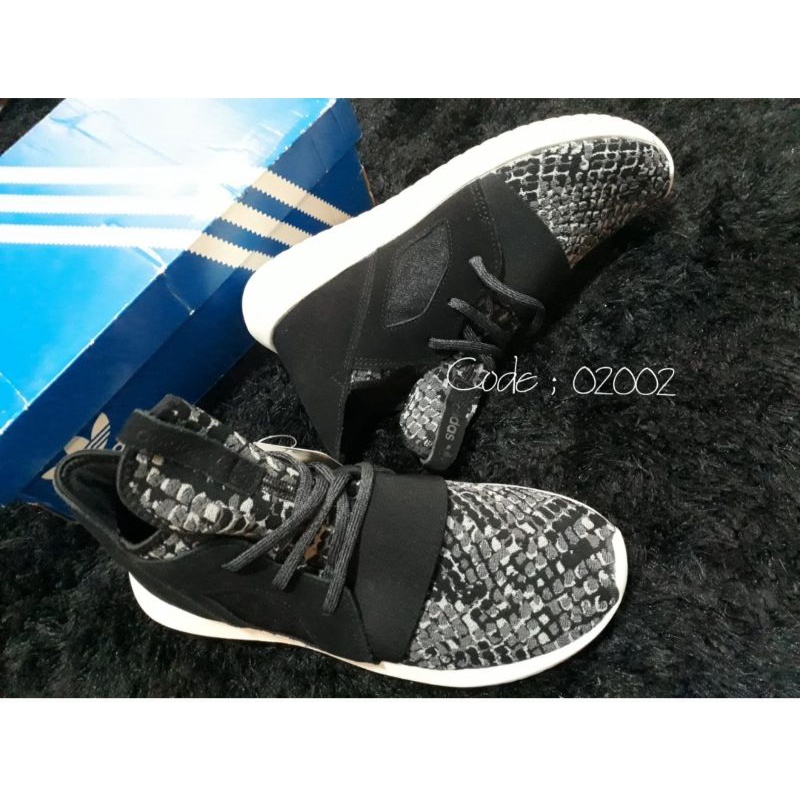 Sepatu Adidas Hitam