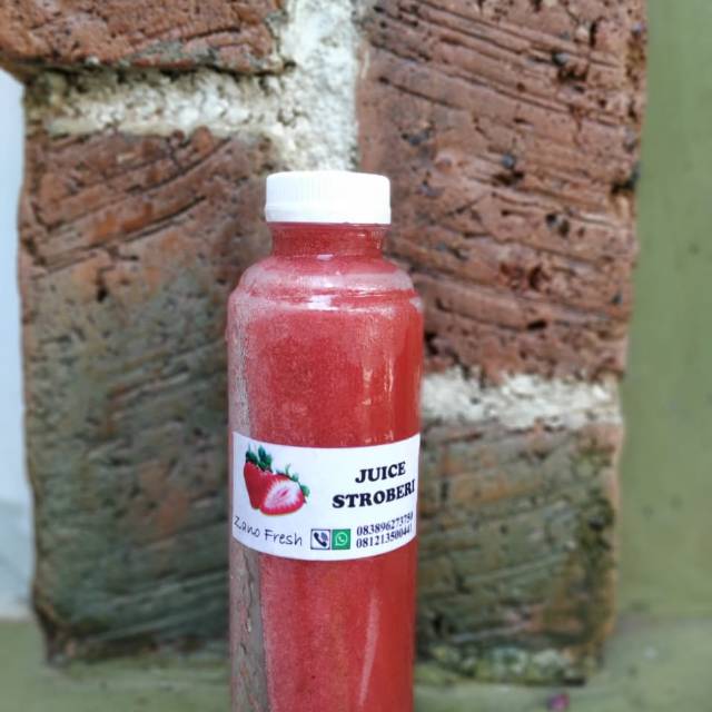 

Juice buah stroberi murni fresh dengan gula alami