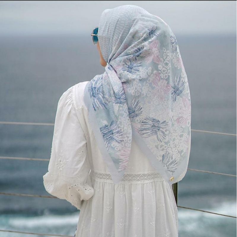 Buttonscarves Les Amities Reborn - Baby Blue