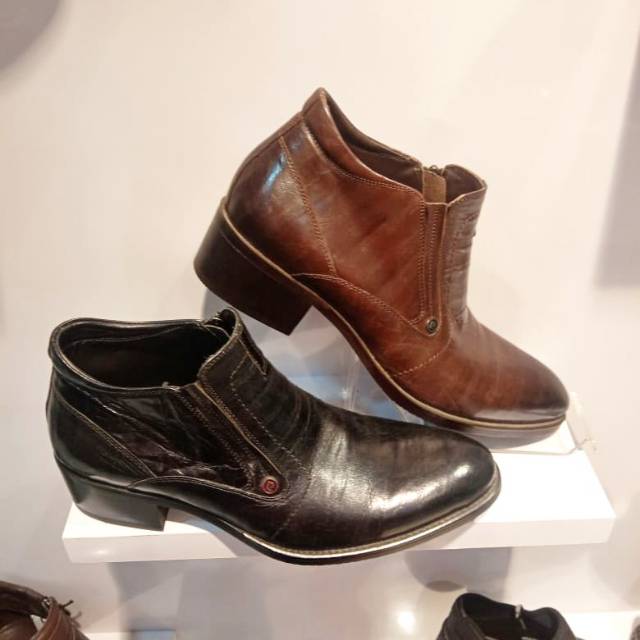 Sepatu boots Pierre Cardin