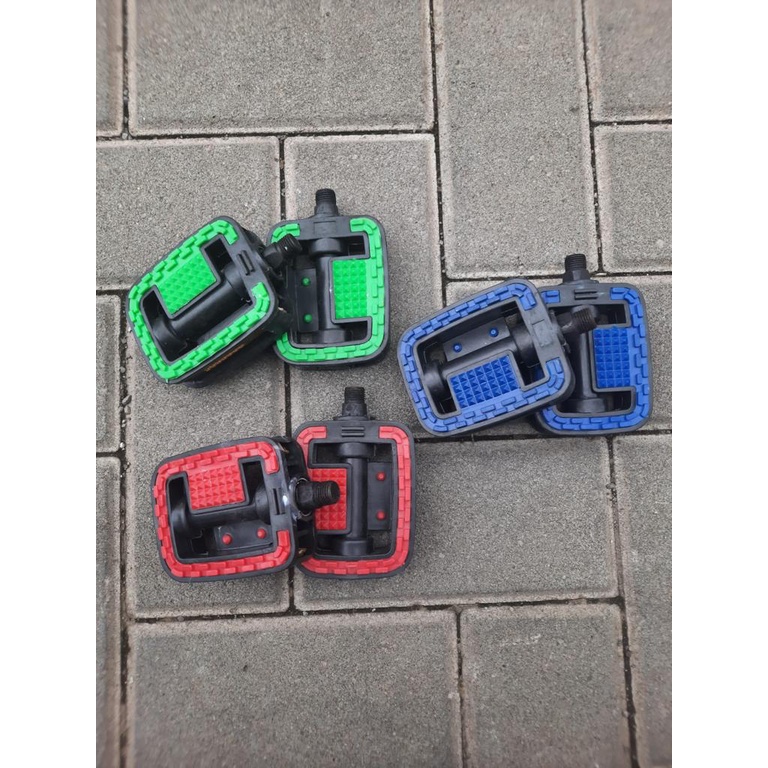 TERMURAH!!! Pedal Plastik Sepeda BMX 20&quot; As Kecil Warna / Realpict