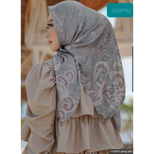 The Wave Series Buttonscraves in Stormy