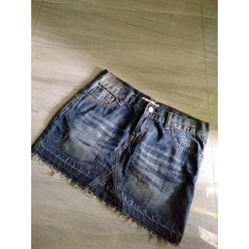 Preloved queensland rok pendek wanita