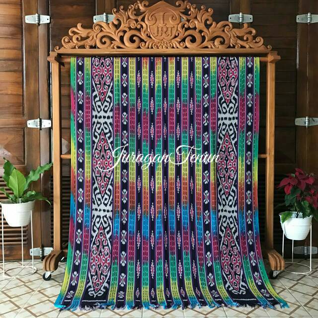 Kain Tenun Blanket Gradasi Pelangi