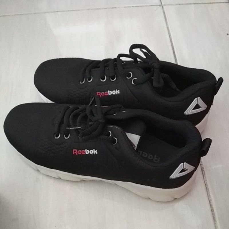 Sepatu Rebook
