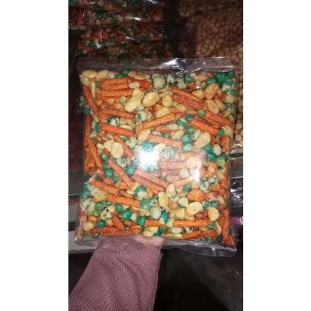 

kacang mix/kue kering/cemilan